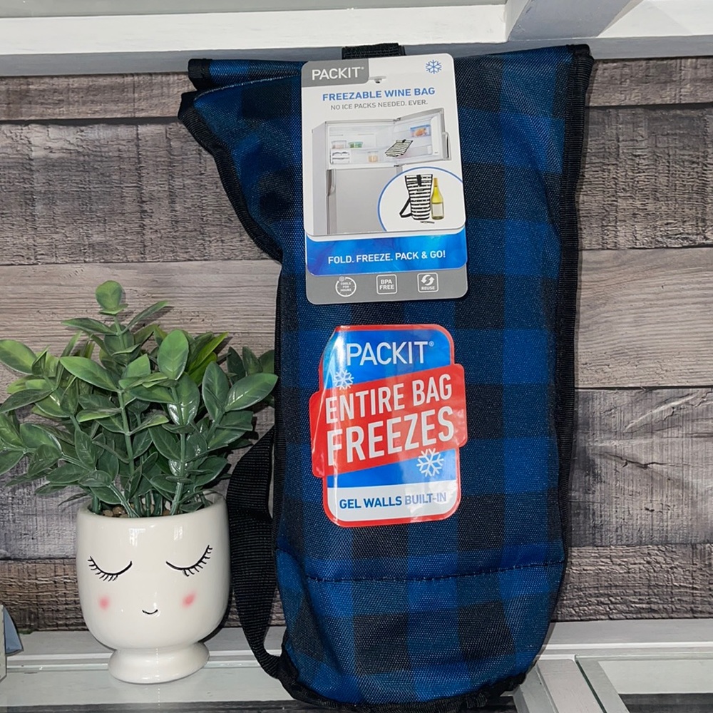 ❤️NEW!!!❤️Freezable Wine Bag. No ice packs needed.